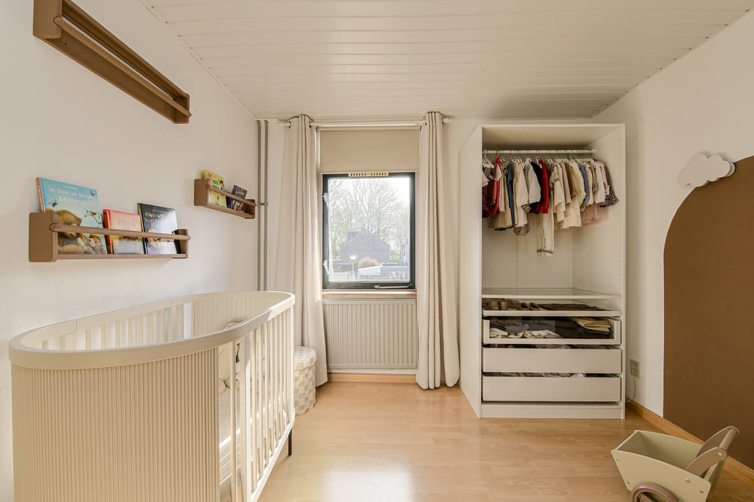 Extended terraced house with carport in Schildersbuurt — 28