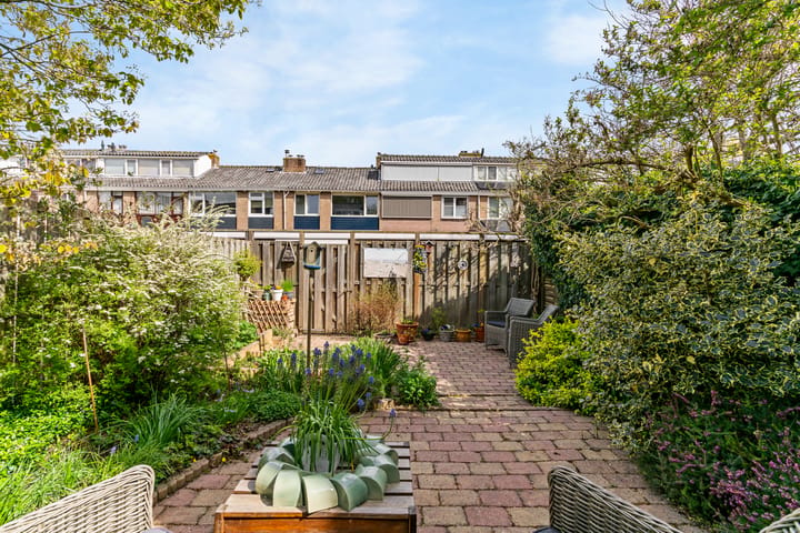 Tussenwoning te koop: Lijsterlaan 36, Maassluis