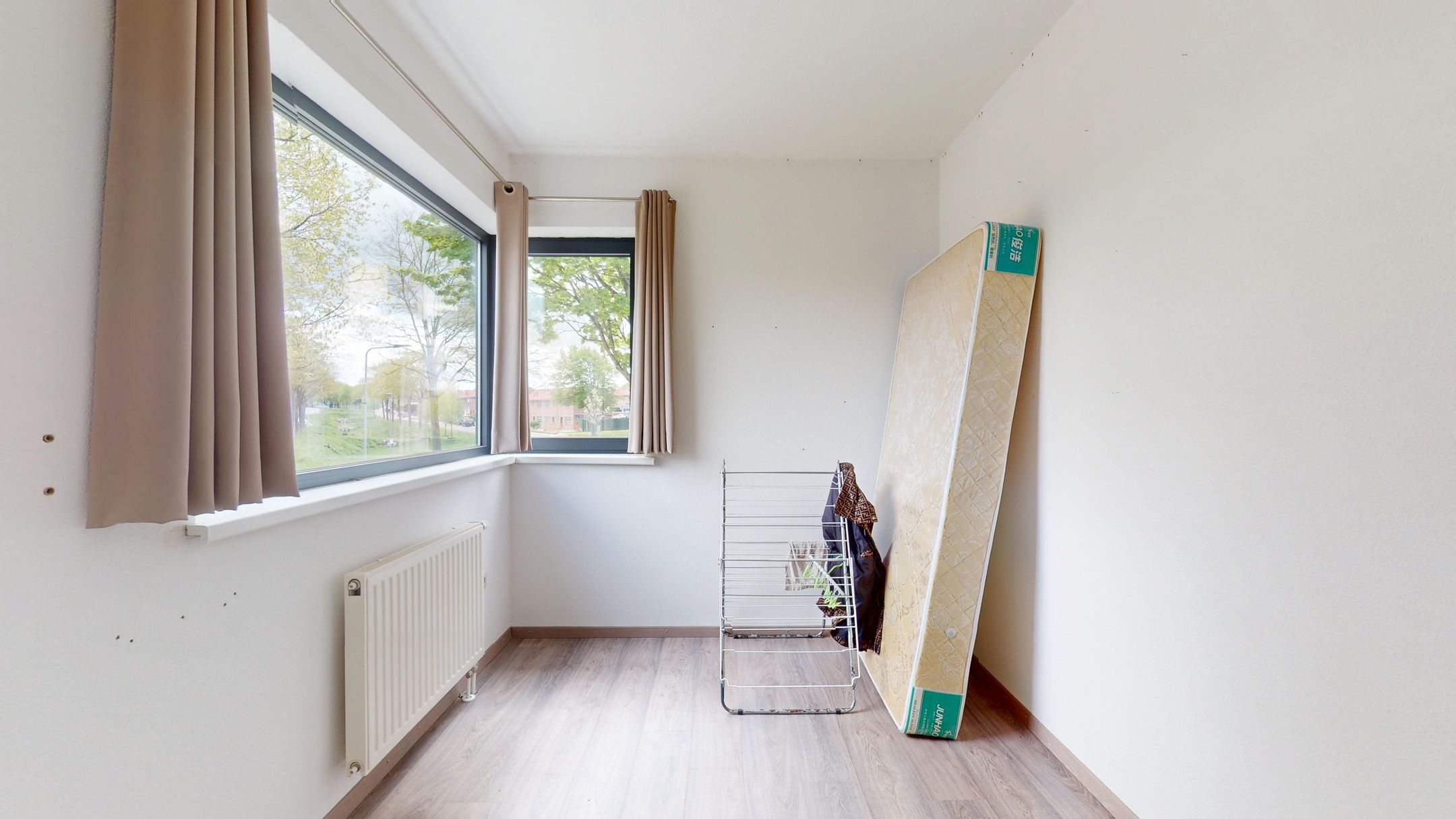 Spacious Semi-Detached Home with Ground Floor Bedroom and Office Space — 33