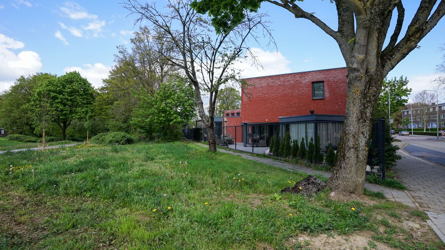 Spacious Semi-Detached Home with Ground Floor Bedroom and Office Space — 50