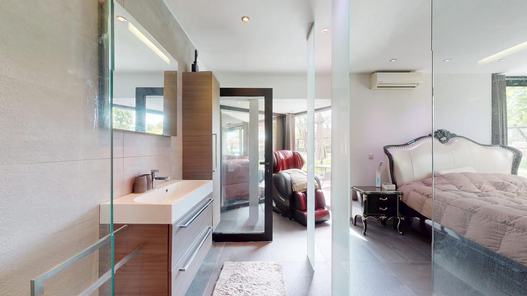 Spacious Semi-Detached Home with Ground Floor Bedroom and Office Space — 22