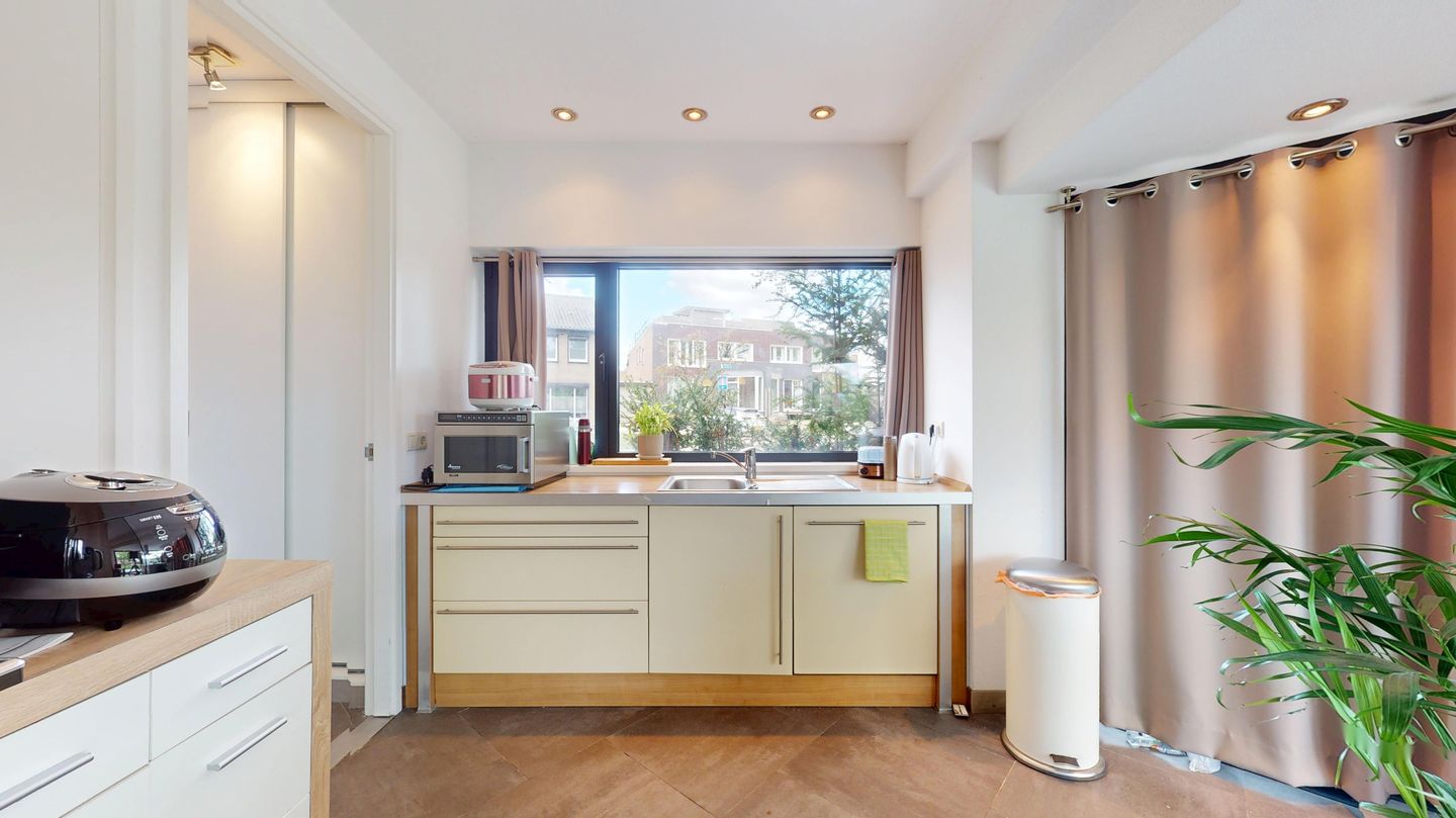 Spacious Semi-Detached Home with Ground Floor Bedroom and Office Space — 20