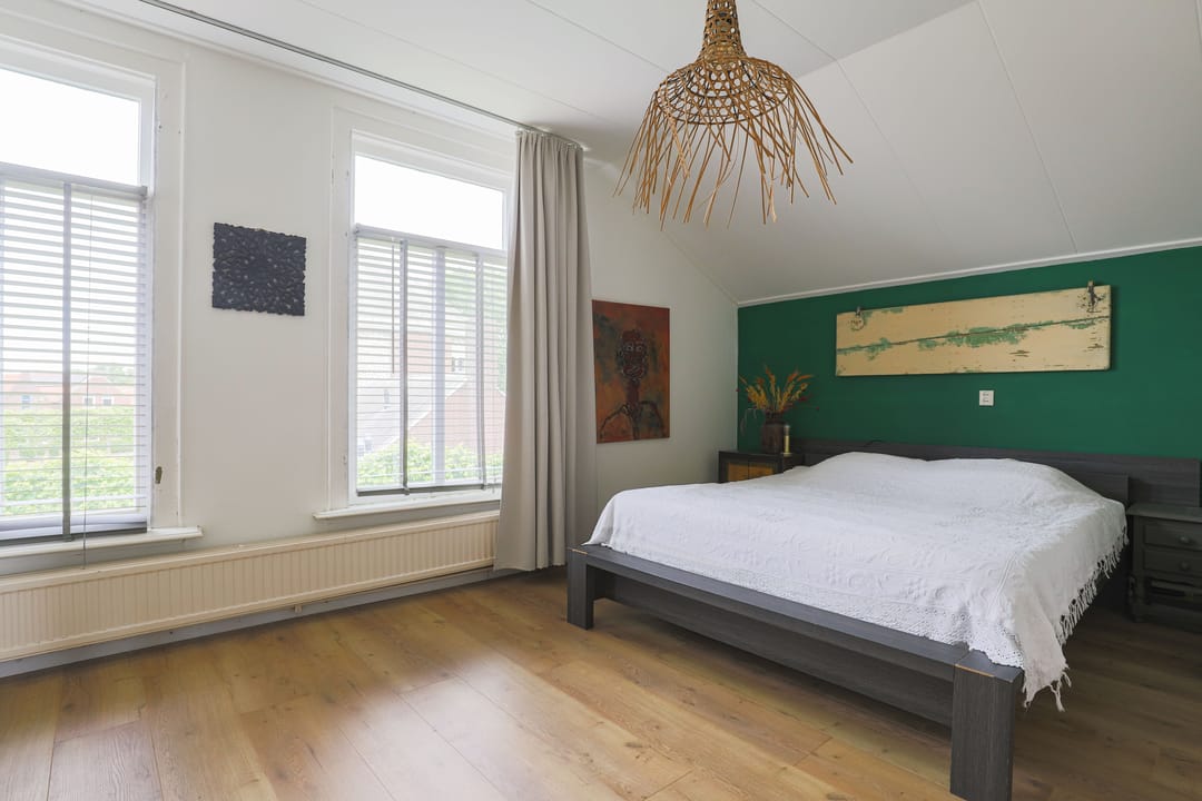 Spacious end-terrace home with seven bedrooms on the Ring in Ouwerkerk — 28