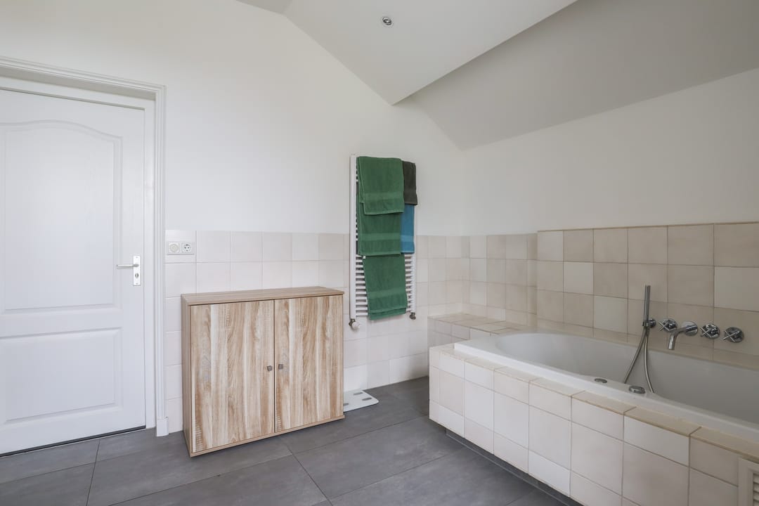Spacious end-terrace home with seven bedrooms on the Ring in Ouwerkerk — 23