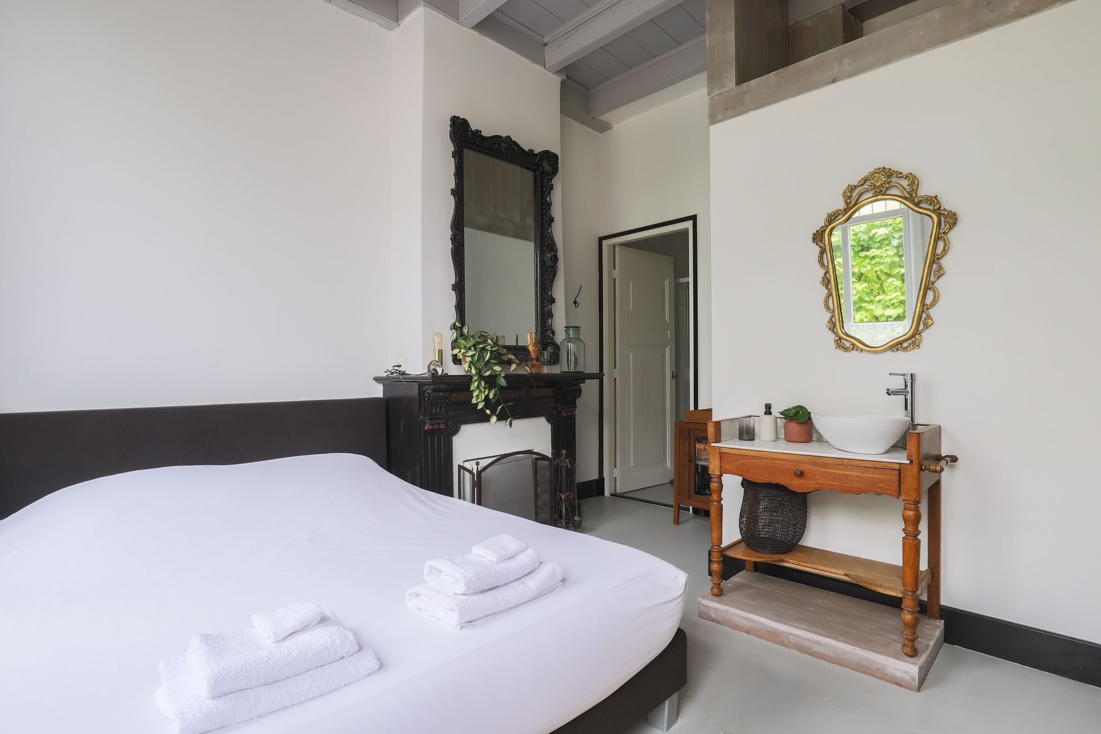 Spacious end-terrace home with seven bedrooms on the Ring in Ouwerkerk — 30