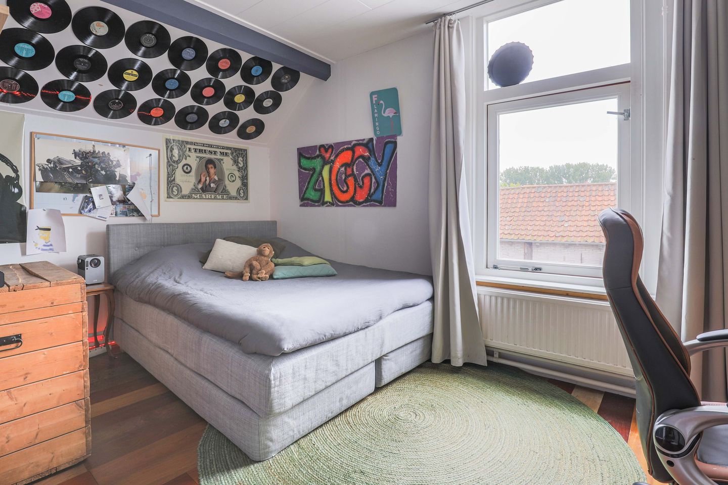 Spacious end-terrace home with seven bedrooms on the Ring in Ouwerkerk — 35