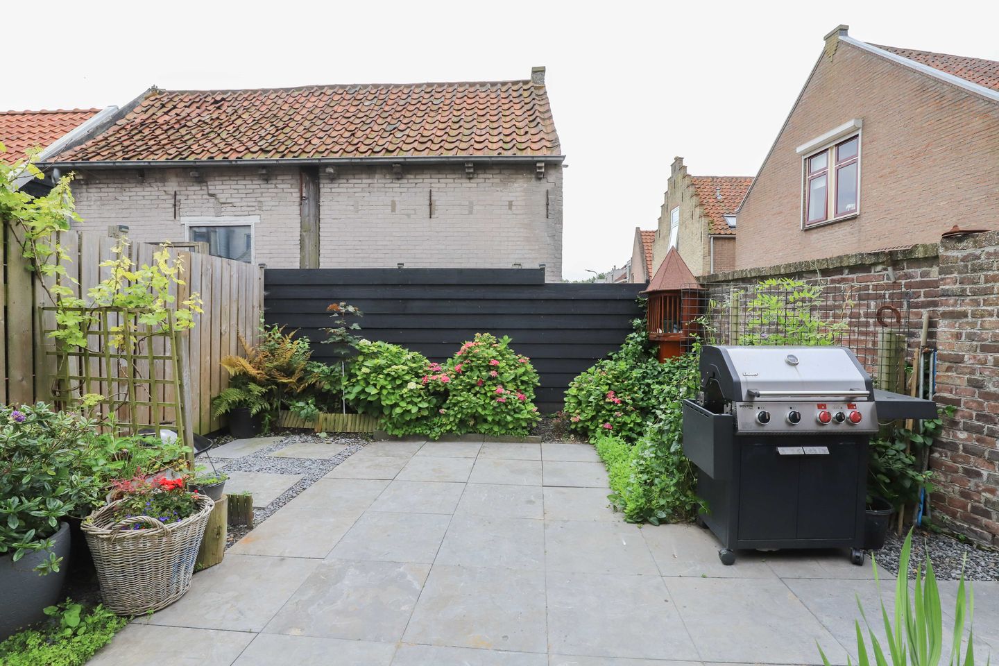 Spacious end-terrace home with seven bedrooms on the Ring in Ouwerkerk — 40