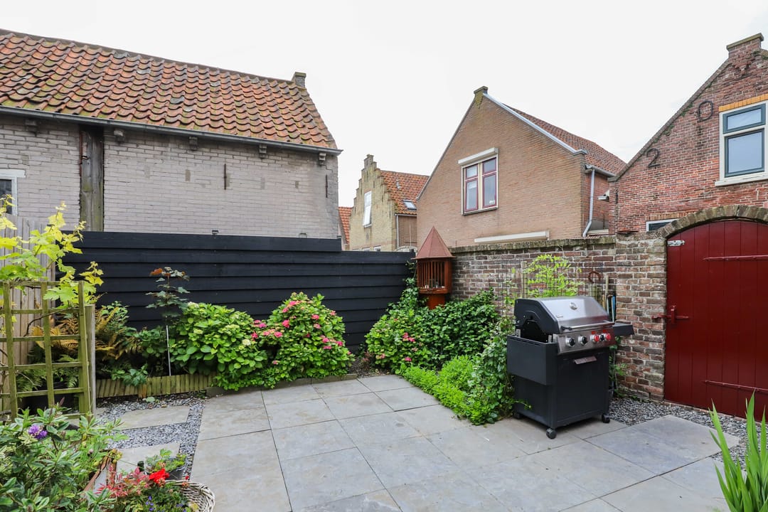 Spacious end-terrace home with seven bedrooms on the Ring in Ouwerkerk — 41