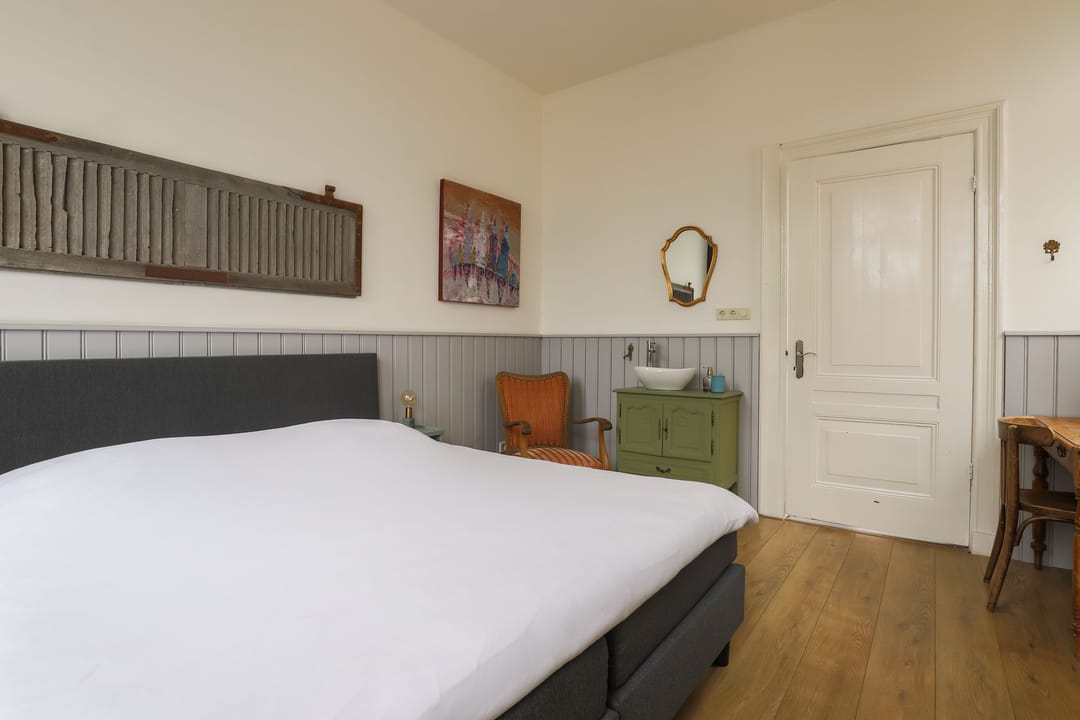 Spacious end-terrace home with seven bedrooms on the Ring in Ouwerkerk — 16