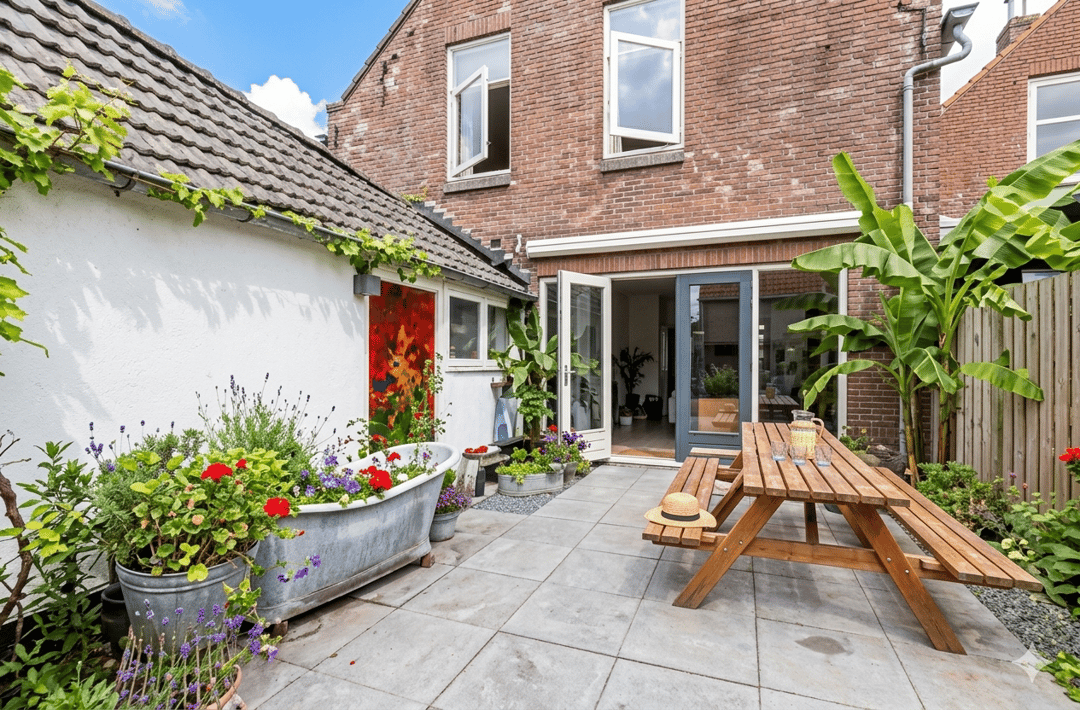 Spacious end-terrace home with seven bedrooms on the Ring in Ouwerkerk — 43