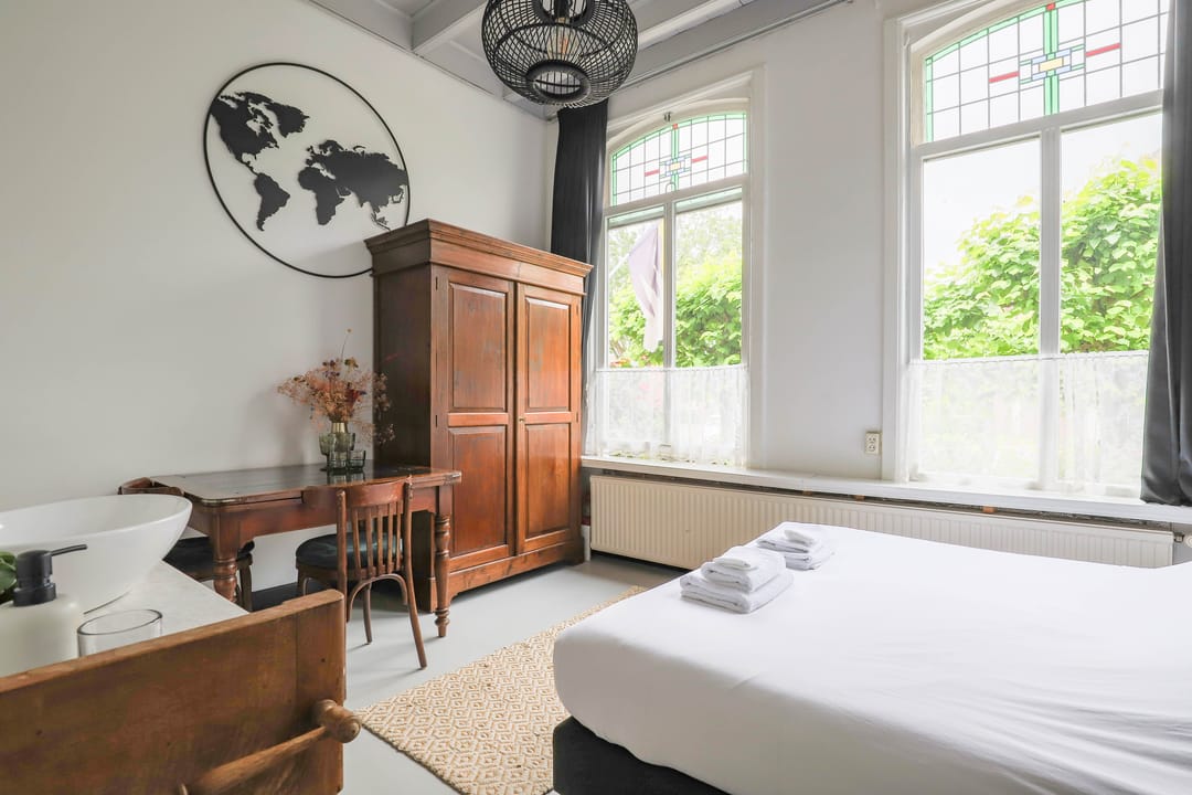 Spacious end-terrace home with seven bedrooms on the Ring in Ouwerkerk — 32