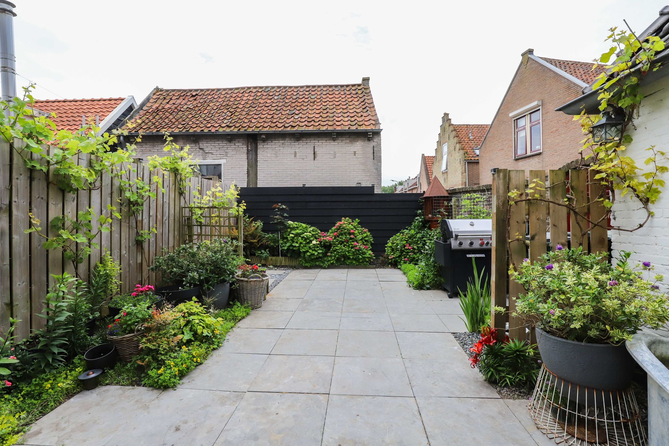 Spacious end-terrace home with seven bedrooms on the Ring in Ouwerkerk — 39