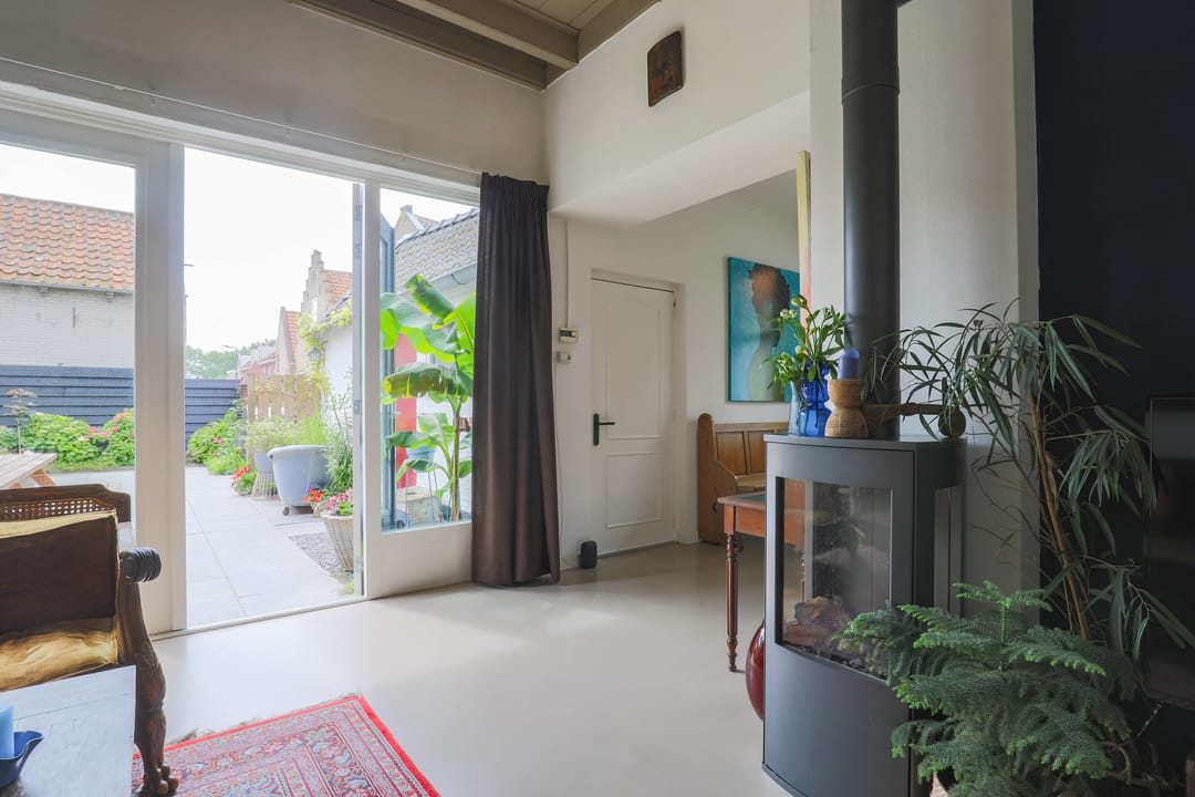 Spacious end-terrace home with seven bedrooms on the Ring in Ouwerkerk — 13