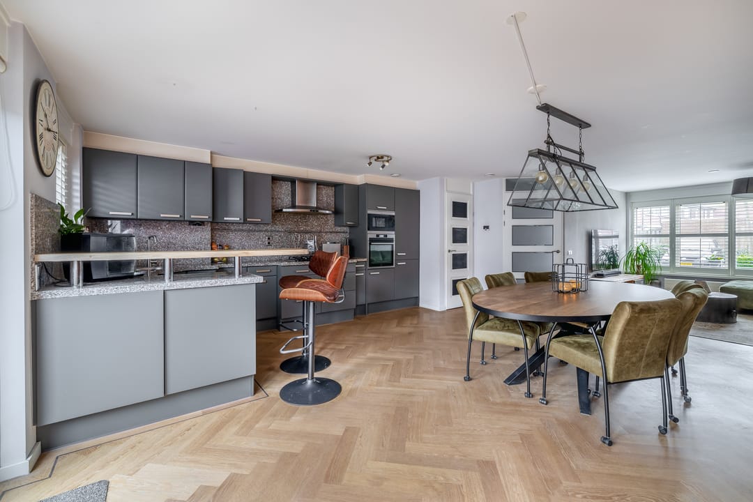 Foto 8 van Julianastraat 158