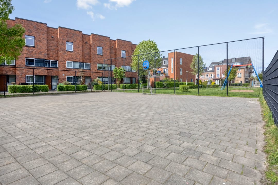 Spacious 5-bedroom family home with dormer windows in Den Hoorn — 37