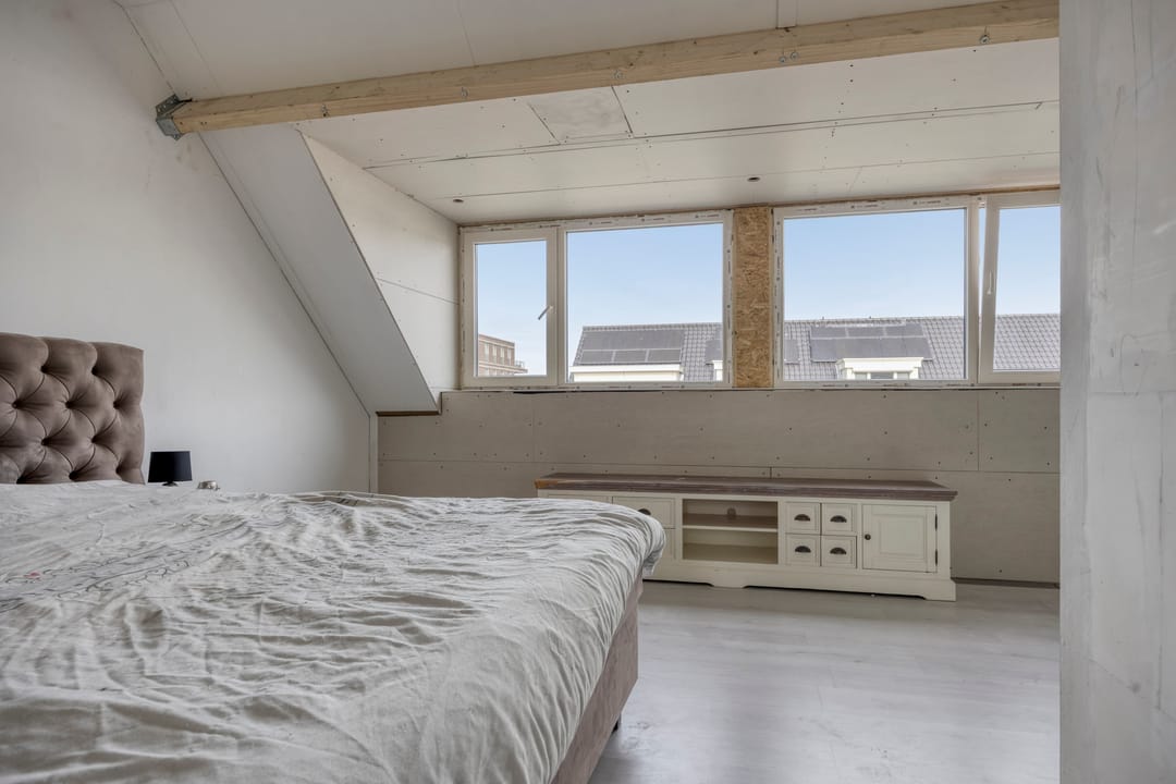 Spacious 5-bedroom family home with dormer windows in Den Hoorn — 28
