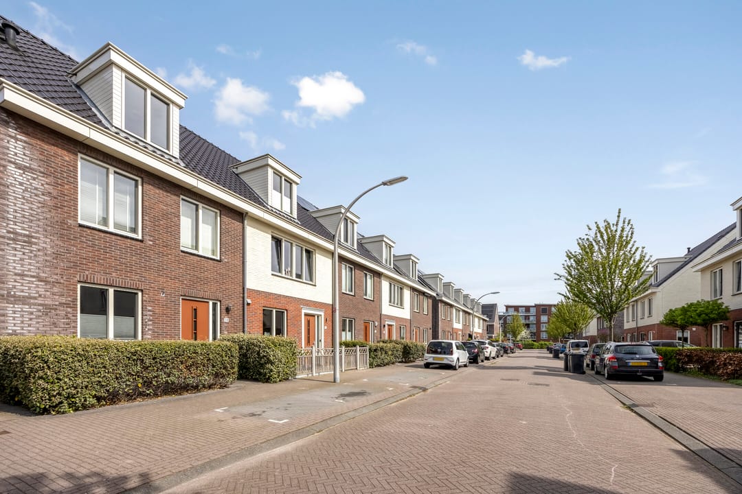 Spacious 5-bedroom family home with dormer windows in Den Hoorn — 32
