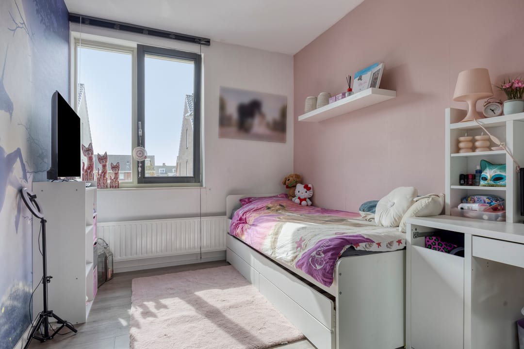 Spacious 5-bedroom family home with dormer windows in Den Hoorn — 17