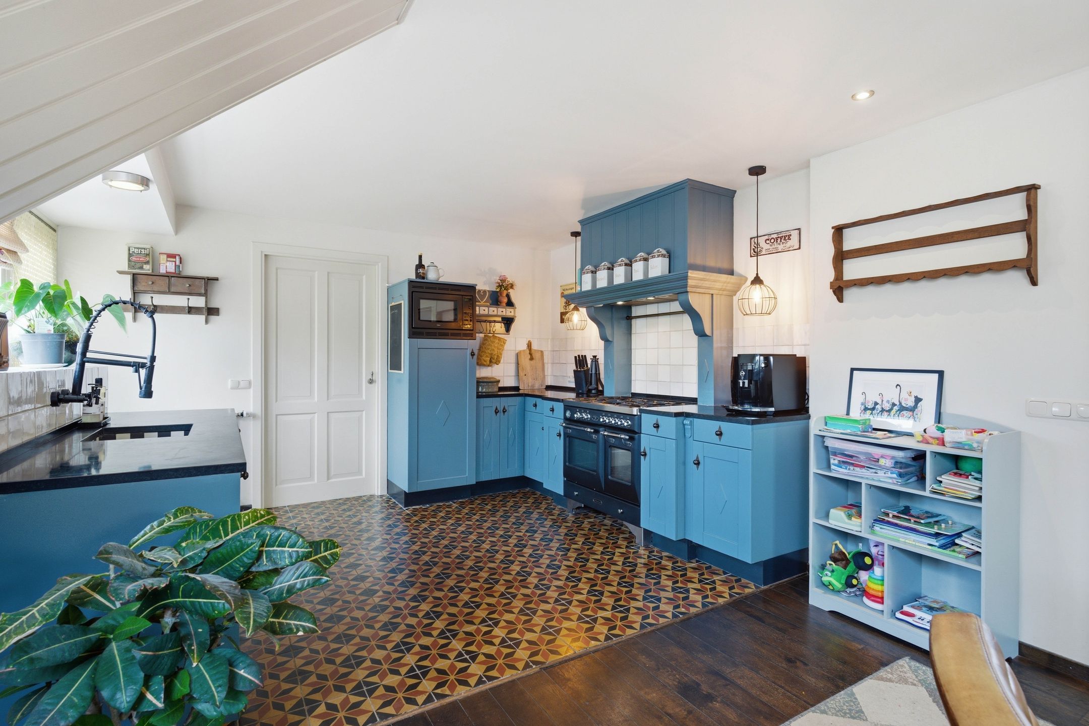 Photo 18 of Veerstraat 10-D