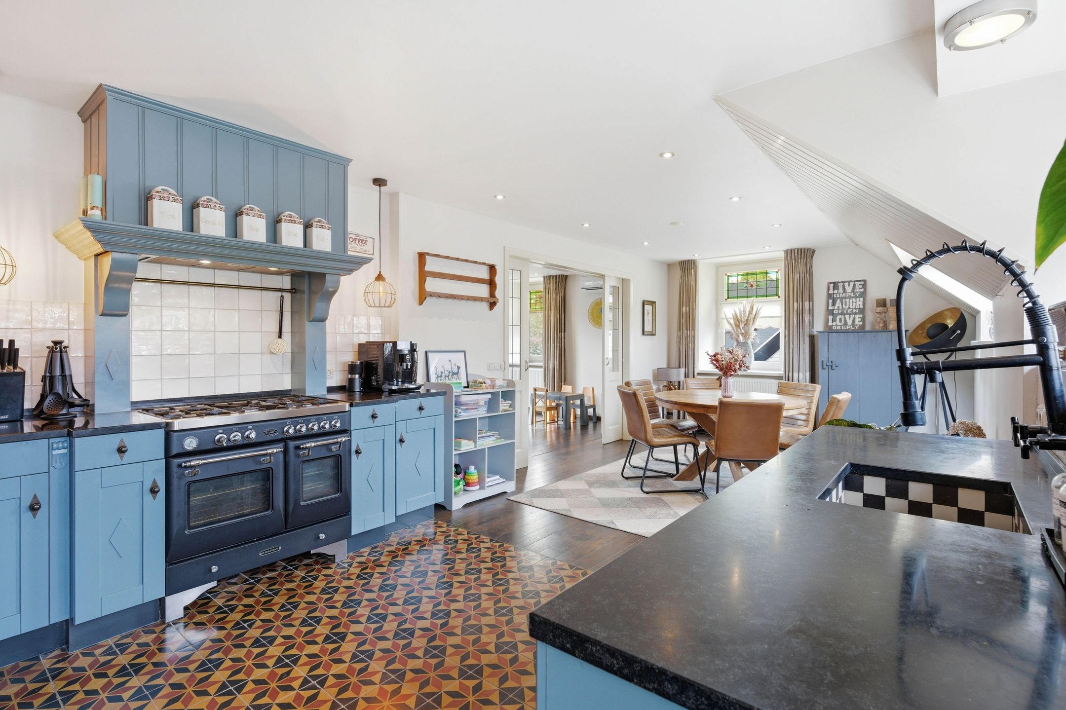 Photo 3 of Veerstraat 10-D