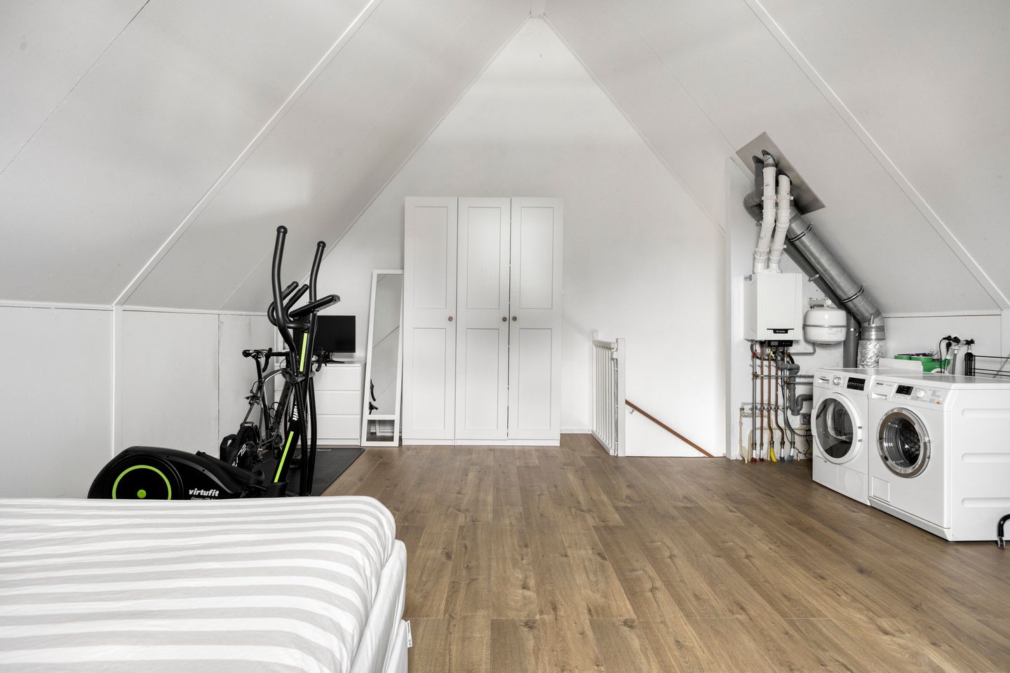 Move-in ready semi-detached home with A+ energy label, garage and solar panels in Made-Oost — 40