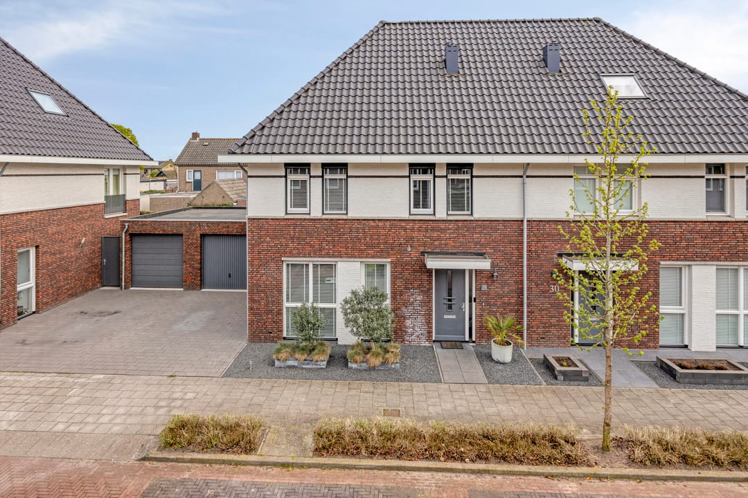Move-in ready semi-detached home with A+ energy label, garage and solar panels in Made-Oost — 52