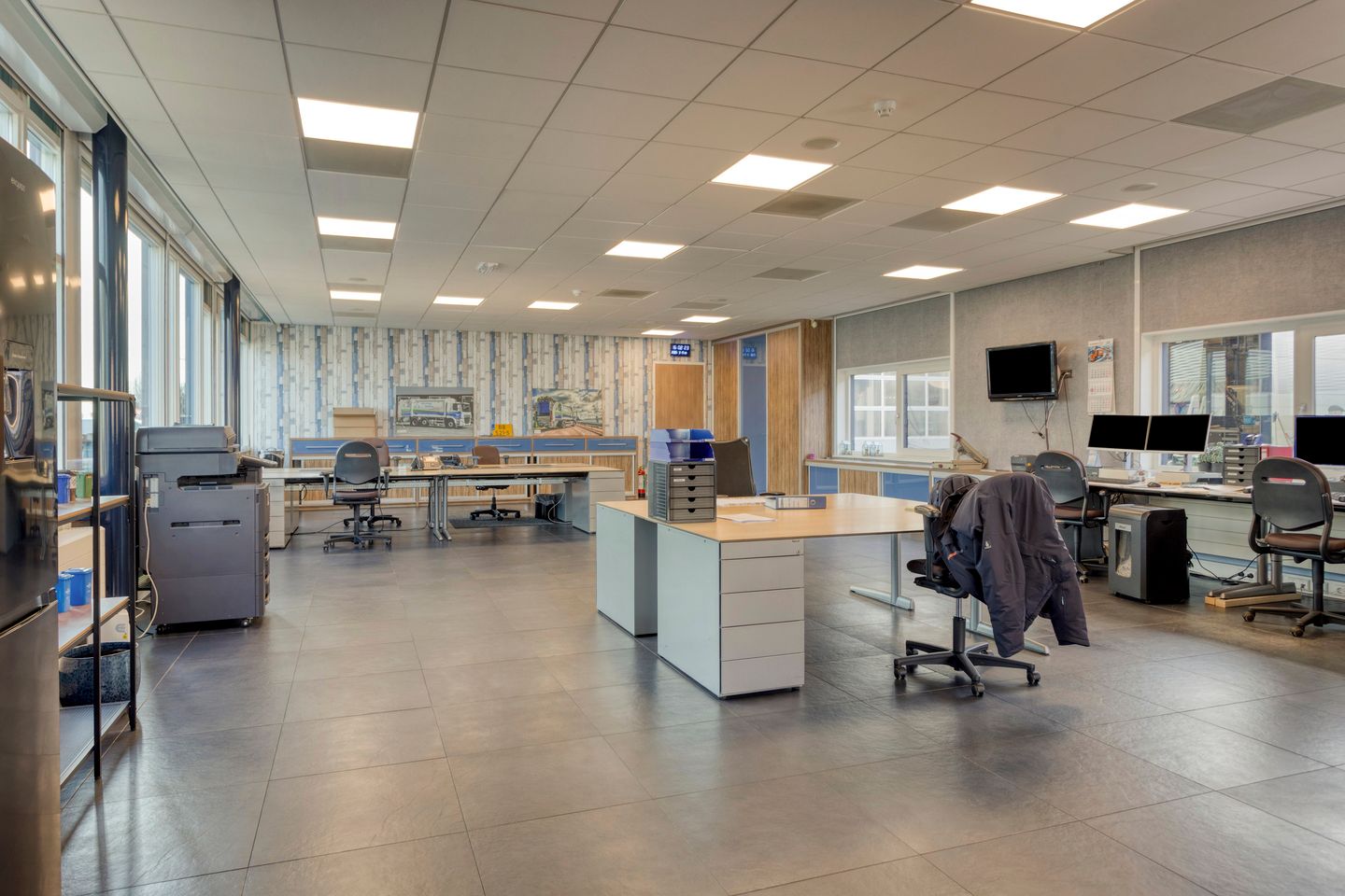 Bekijk foto 3 van Naaldwijkseweg 2-3