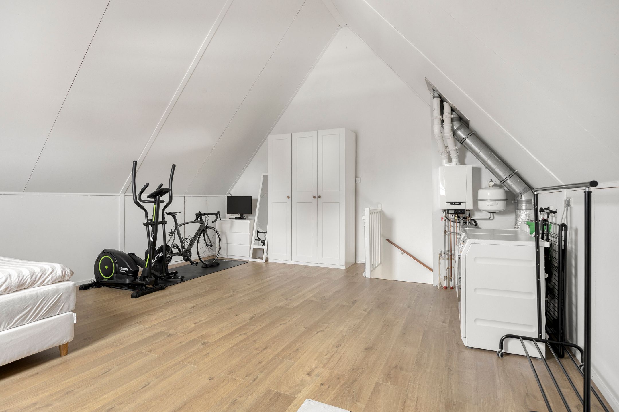 Move-in ready semi-detached home with A+ energy label, garage and solar panels in Made-Oost — 39