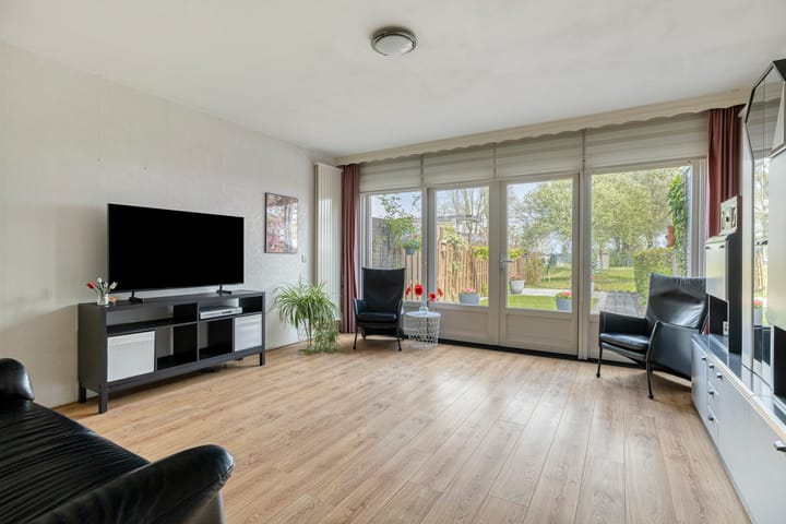 Photo 2 of Oostwijk 25