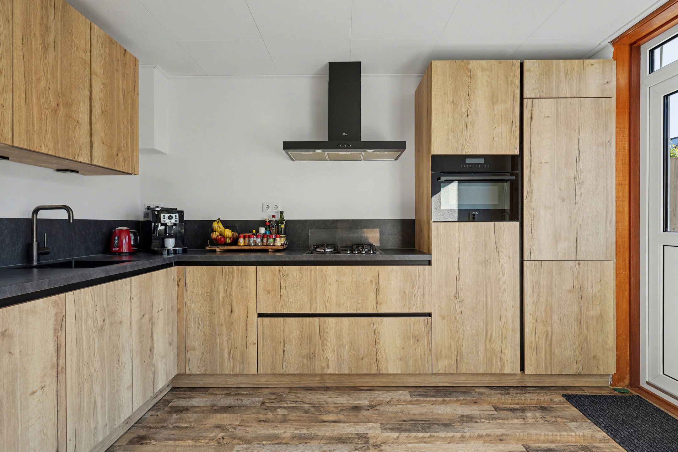 Photo 12 of Nassaustraat 4