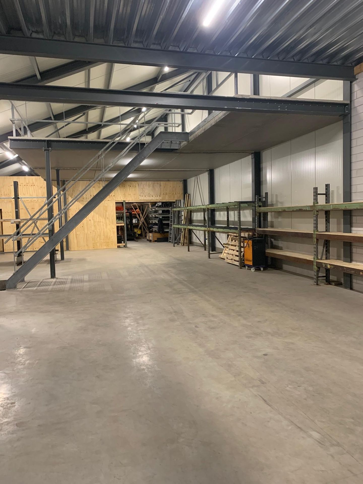 Bekijk foto 2 van Lange Voren 18-a