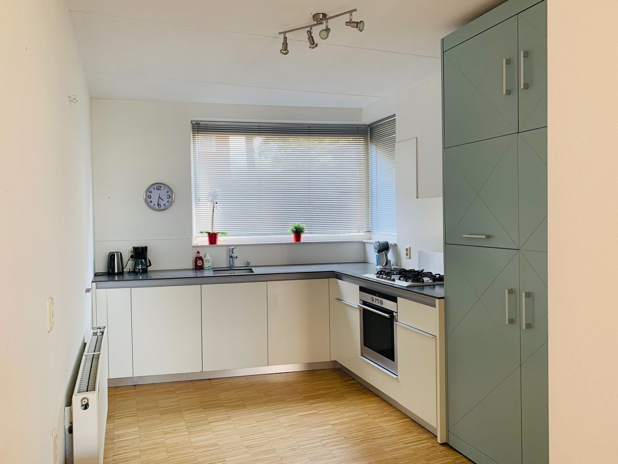 Photo 6 of Helper Westsingel 19