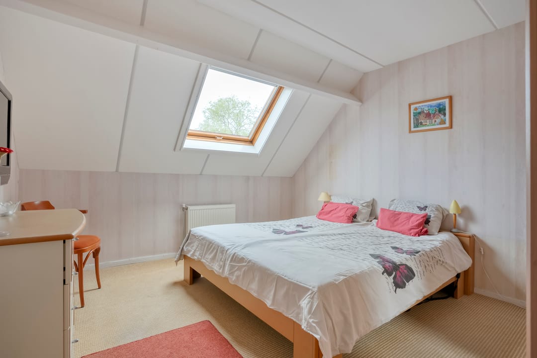 Sustainable Semi-Detached Family Home with Solar Panels and Garden — 23