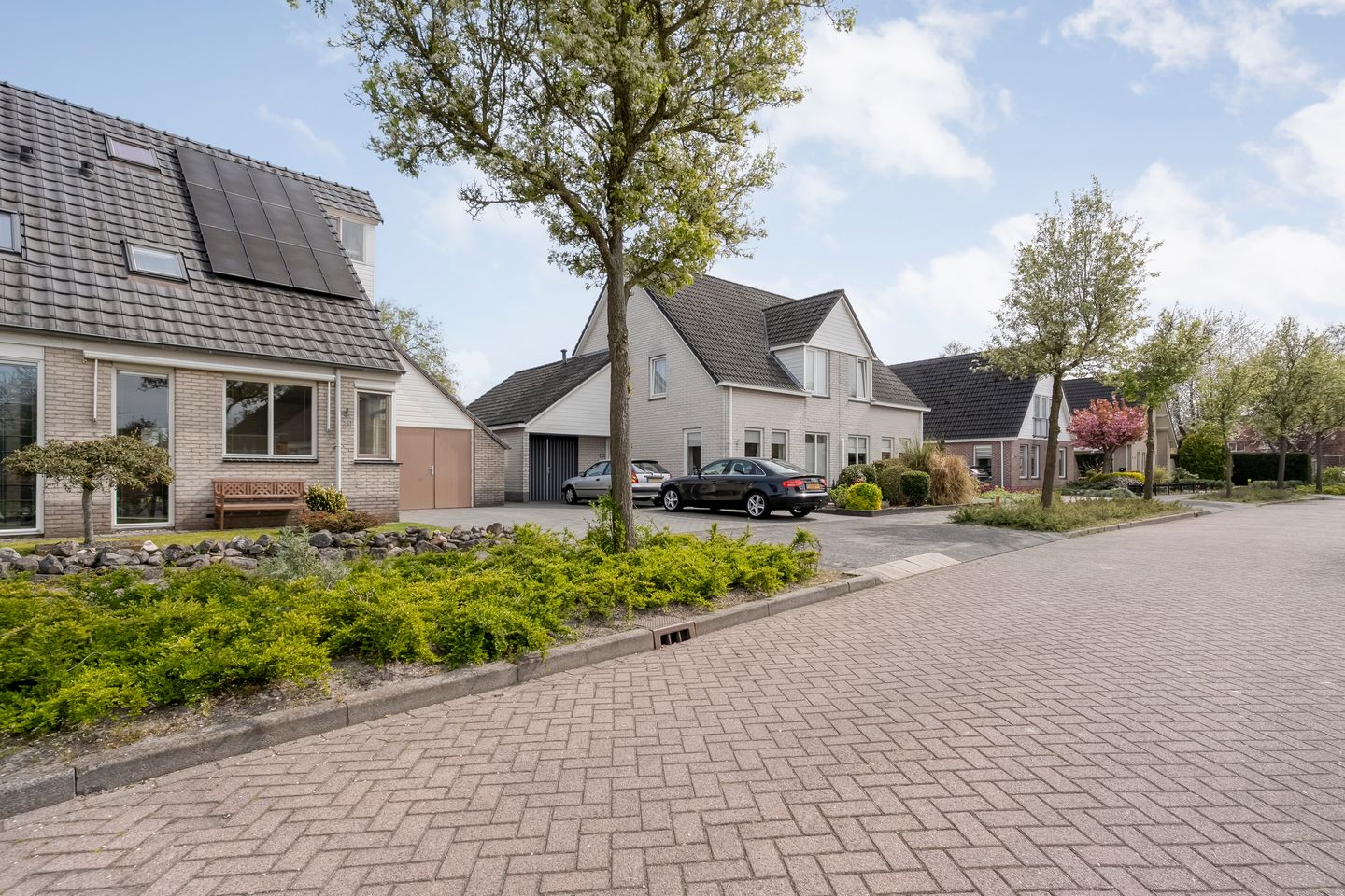 Sustainable Semi-Detached Family Home with Solar Panels and Garden — 50