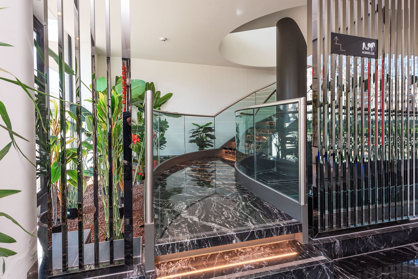 Bekijk foto 4 van Van Heuven Goedhartlaan 21