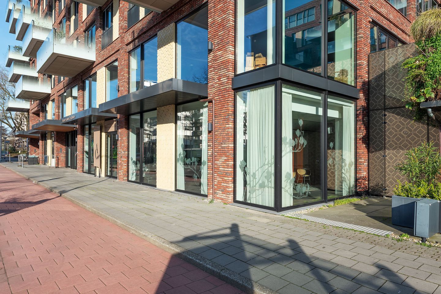 Bekijk foto 2 van Van Heuven Goedhartlaan 21