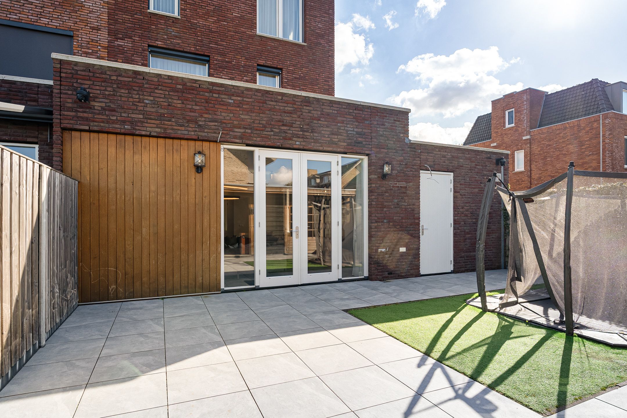 Spacious Corner House with Six Bedrooms and Garage in Rotterdam Zestienhoven — 33