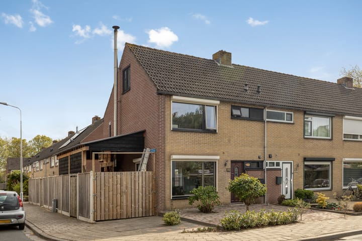 Photo 2 of Newtonstraat 23