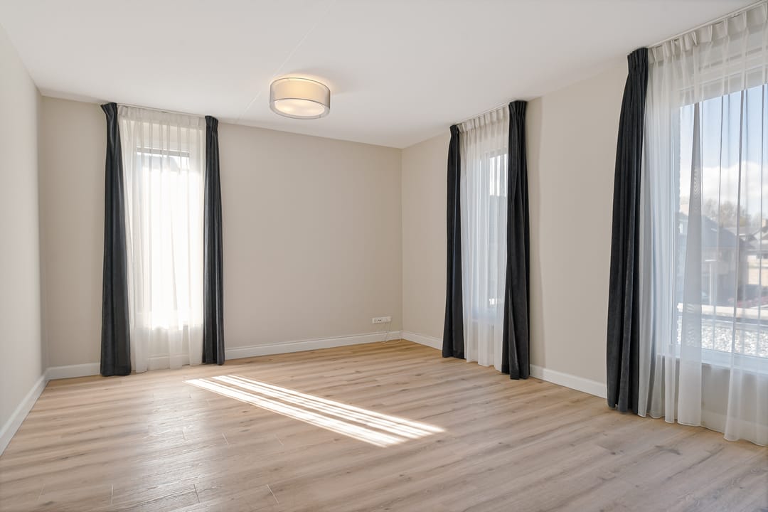 Spacious Corner House with Six Bedrooms and Garage in Rotterdam Zestienhoven — 41