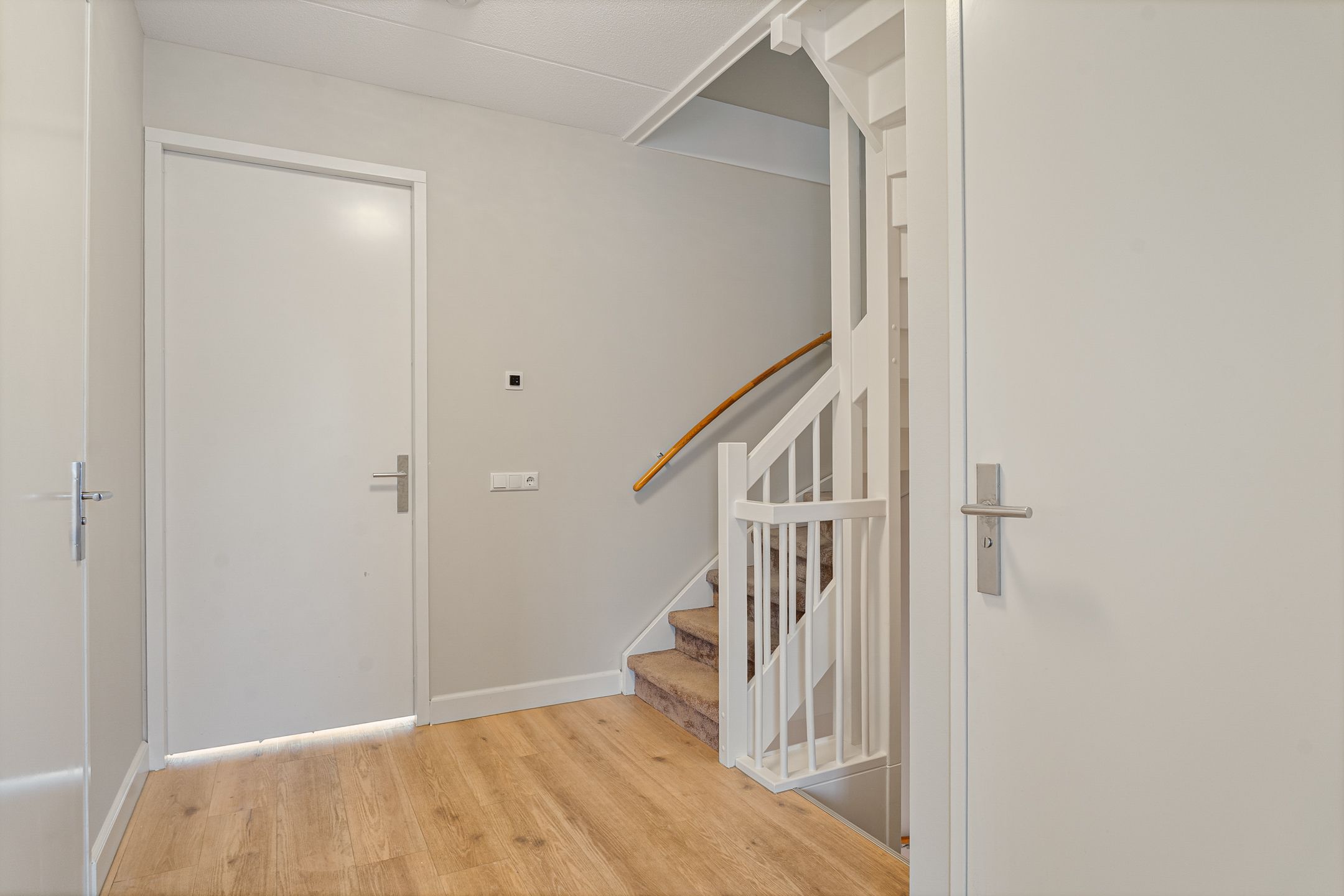 Spacious Corner House with Six Bedrooms and Garage in Rotterdam Zestienhoven — 39