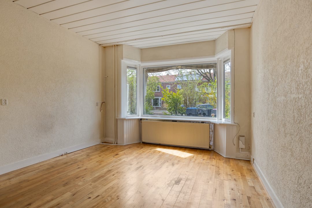 Characteristic 1930s Home with Four Bedrooms and Garden Canopy in Leeuwarden — 8