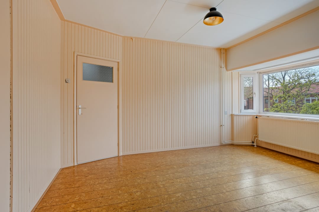 Characteristic 1930s Home with Four Bedrooms and Garden Canopy in Leeuwarden — 22