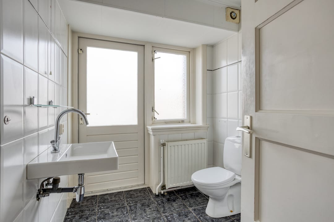 Characteristic 1930s Home with Four Bedrooms and Garden Canopy in Leeuwarden — 23