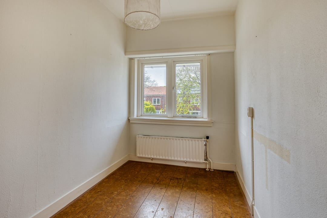 Characteristic 1930s Home with Four Bedrooms and Garden Canopy in Leeuwarden — 28