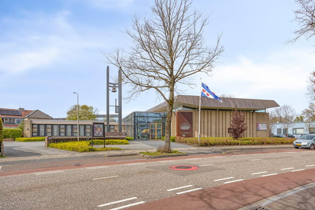 Characteristic 1930s Home with Four Bedrooms and Garden Canopy in Leeuwarden — 38