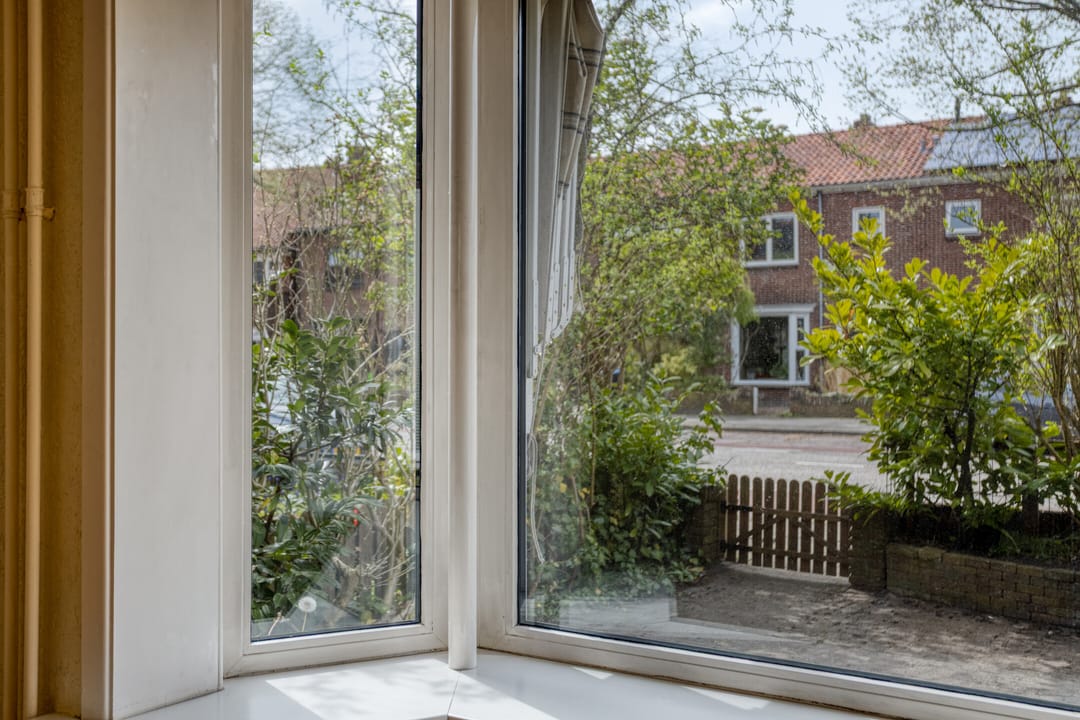 Characteristic 1930s Home with Four Bedrooms and Garden Canopy in Leeuwarden — 7