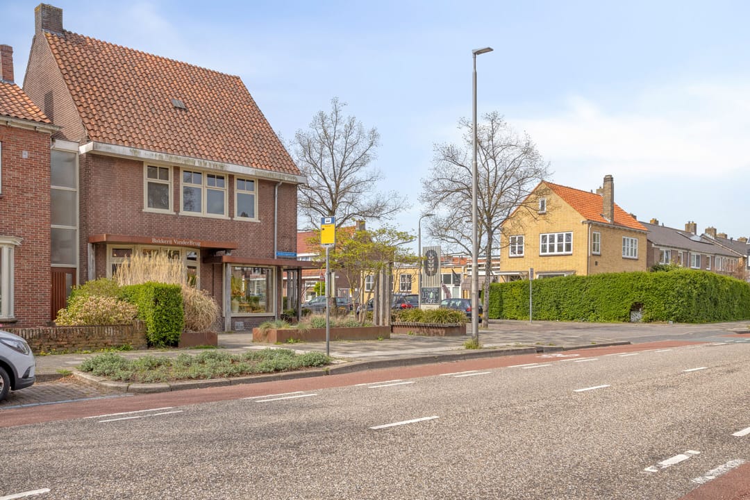 Characteristic 1930s Home with Four Bedrooms and Garden Canopy in Leeuwarden — 37