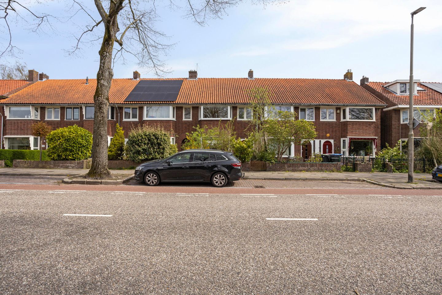 Characteristic 1930s Home with Four Bedrooms and Garden Canopy in Leeuwarden — 40