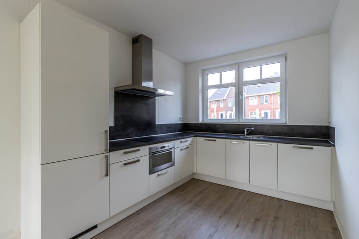 Photo 4 of Venakker 12