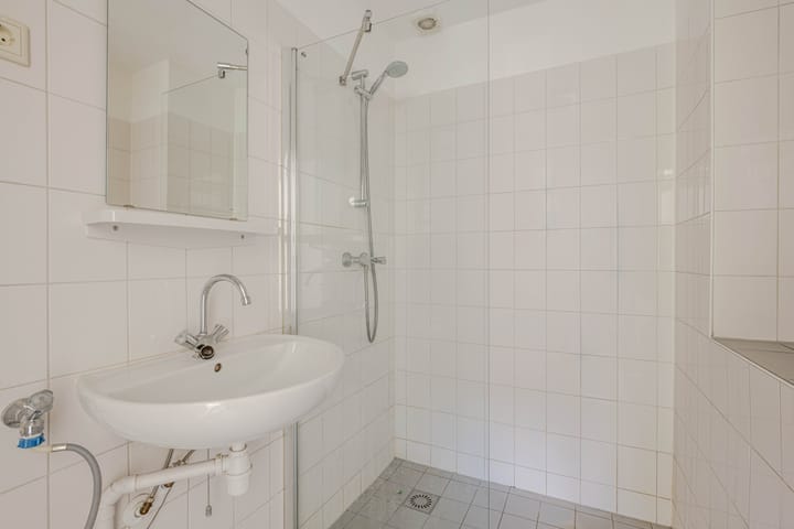 Foto 4 van Van Beuningenstraat 16-C